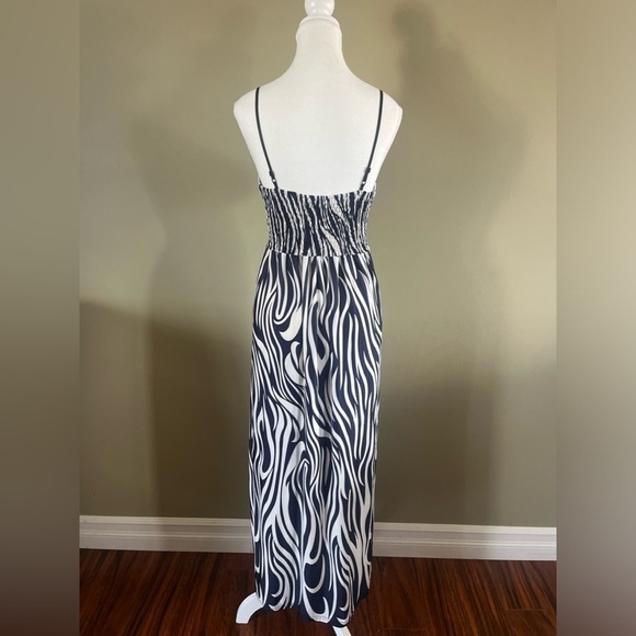 Thalassa Maxi Dress - Picture 4 of 9